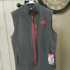 NWT North Face Mens Gray and Red Vest